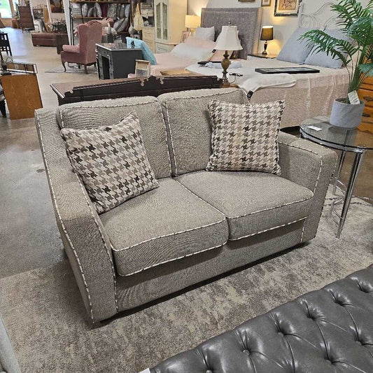 DECOREST LOVESEAT
