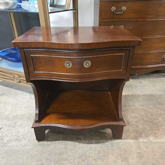 KNECHTEL NIGHTSTAND(pull missing)