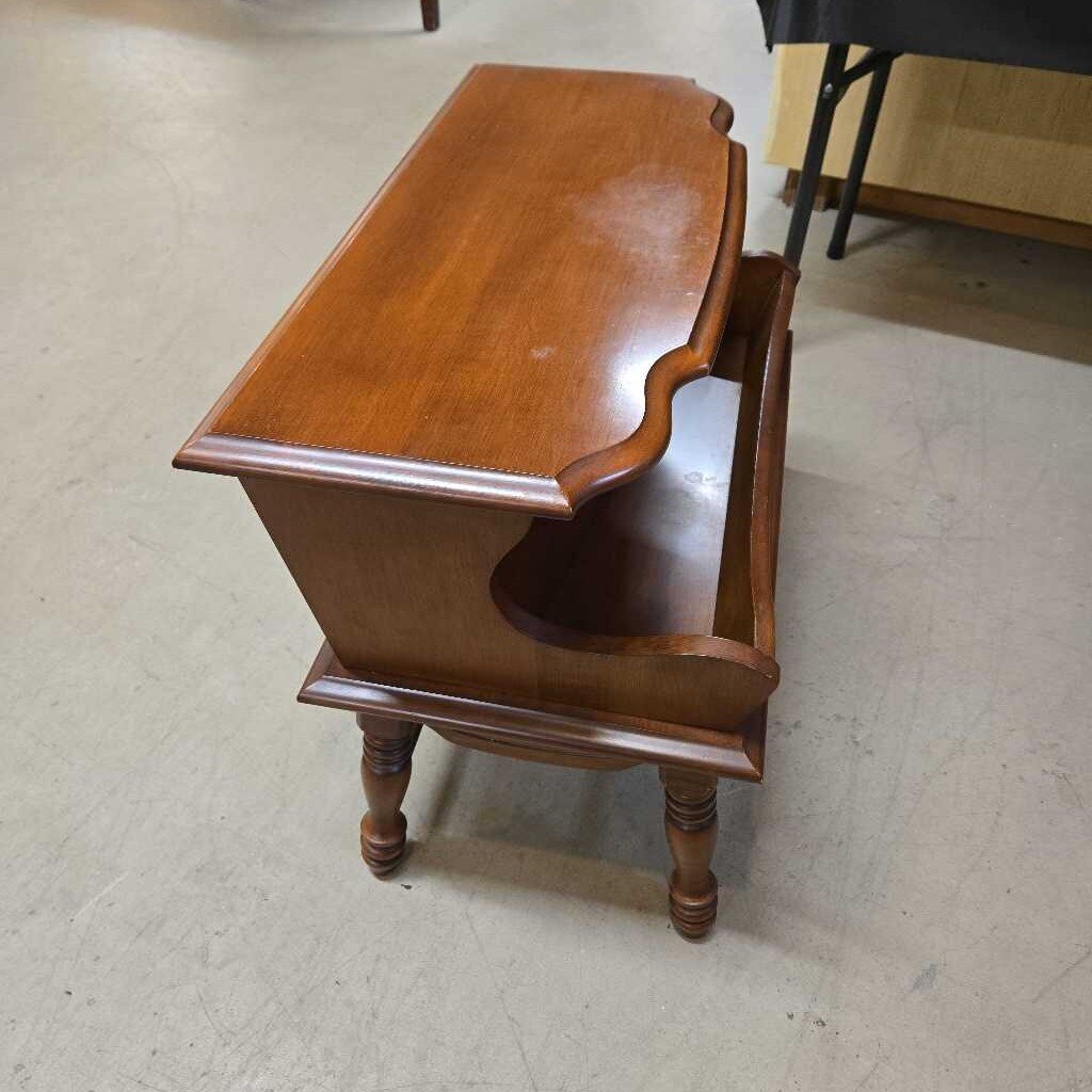 VILAS MAGAZINE END TABLE