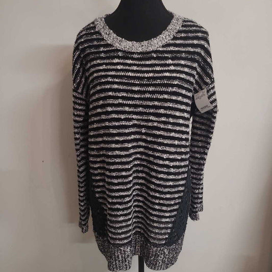 BLACK & WHITE STRIPED SWEATER