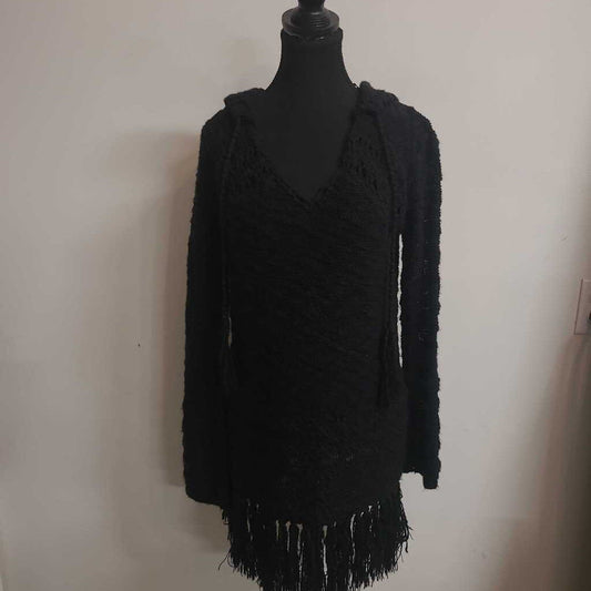 BLACK HOODED KNIT SWEATER WITH FRINGE
