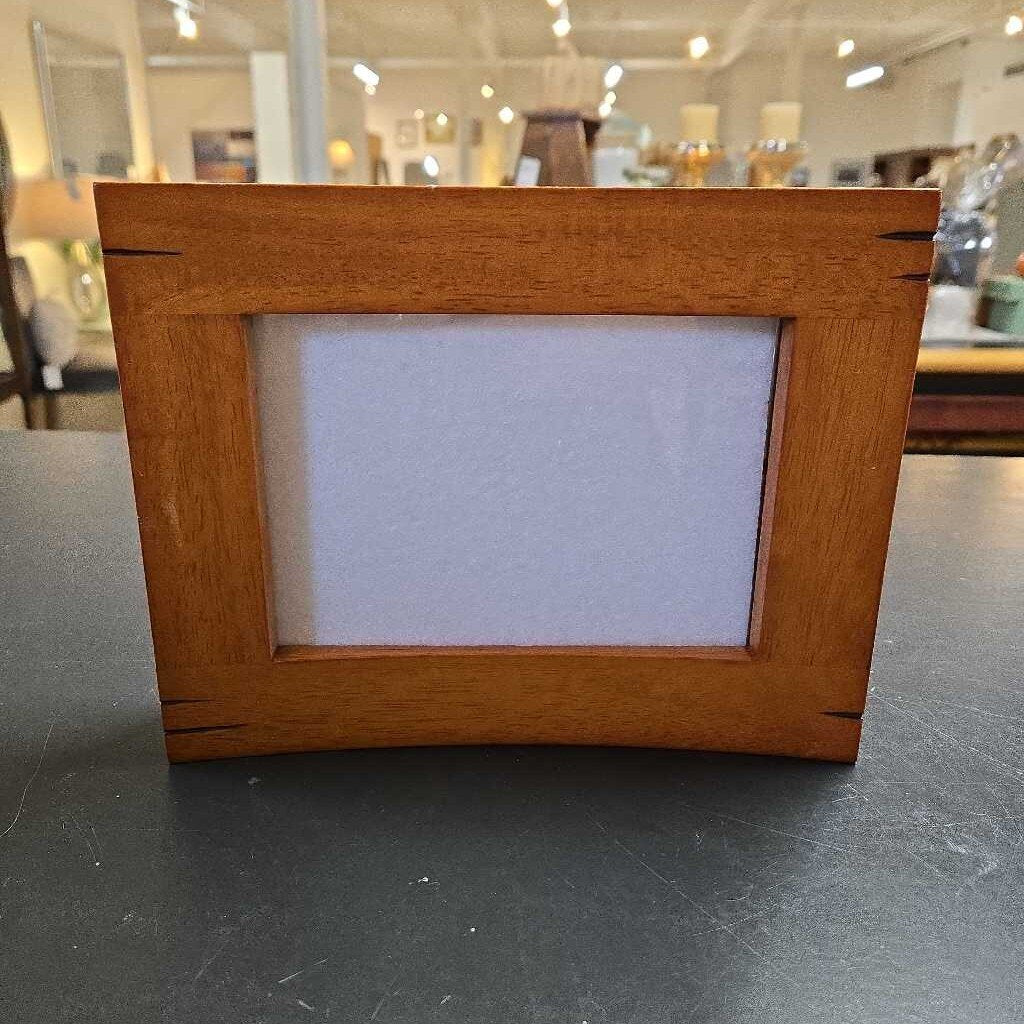 WOODEN PICTURE FRAME