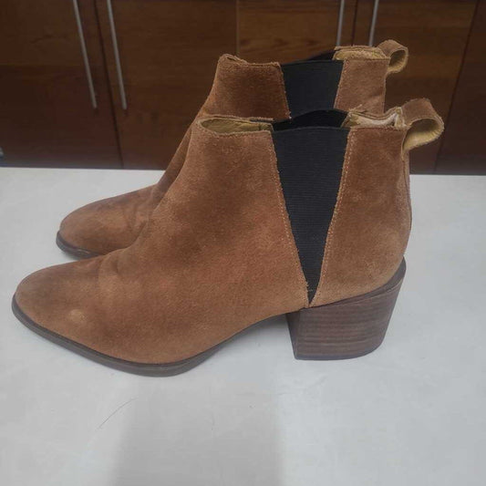 *AS IS* NINE WEST - BROWN SUEDE HEELED CHELSEA BOOT