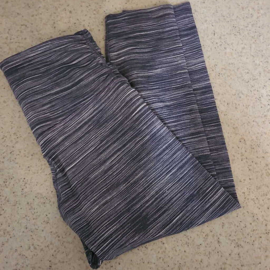STRIPED GREY LULULEMON CROPPED LEGGINGS