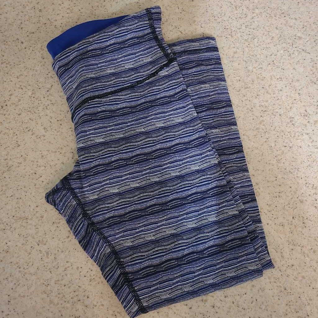 STRIPED BLUE LULULEMON CROPPED LEGGINGS