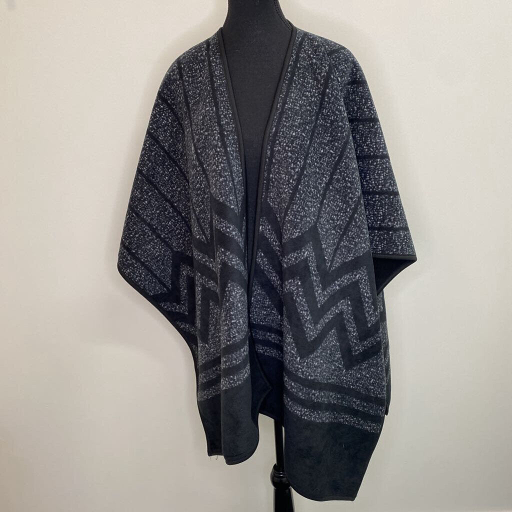 NICOLE MILLER - FLEECE B/W PONCHO