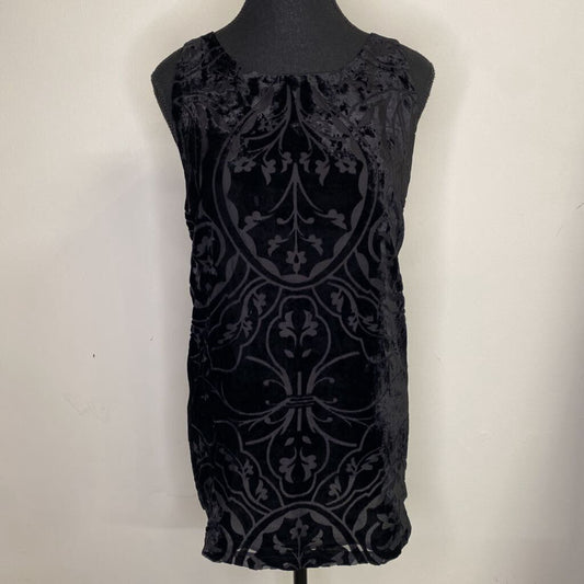 BLACK EMBOSSED VELVET TANK TOP
