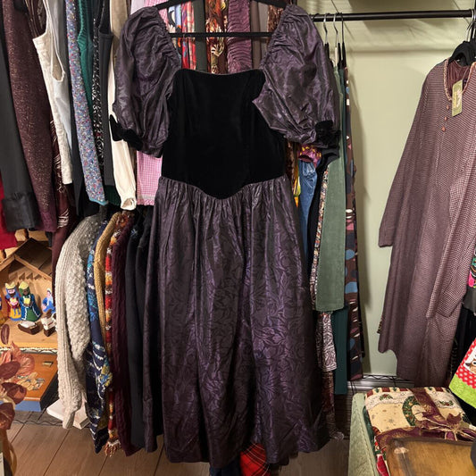 NWT Gorgeous Full Length Dress with Velvet Bodice -Taffeta Puff Sleeves and Skirt