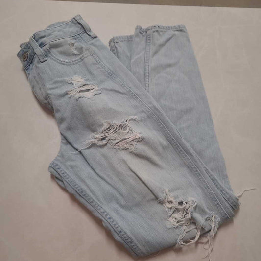 HOLLISTER RIPPED JEANS