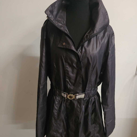 BLACK RAINJACKET