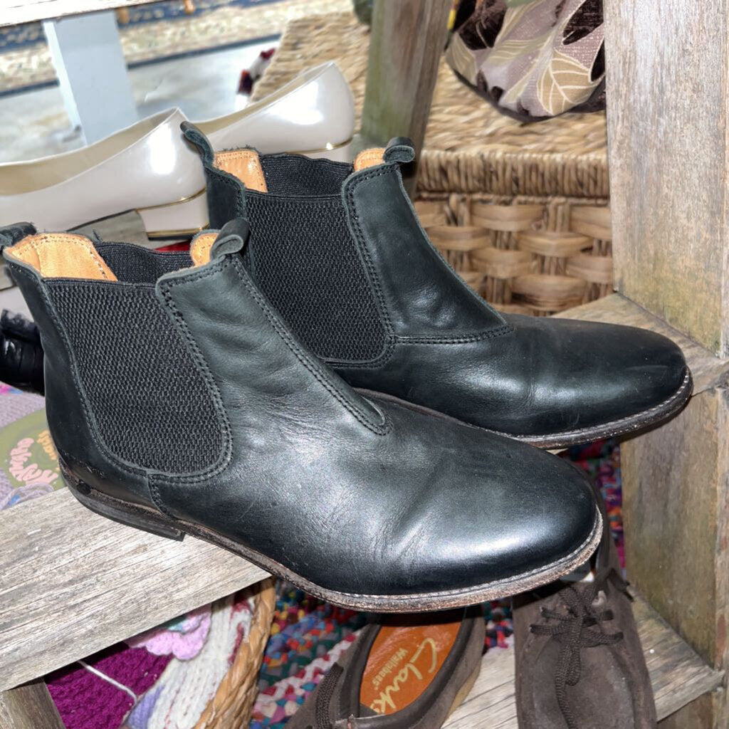 Black Leather Chukka Boots