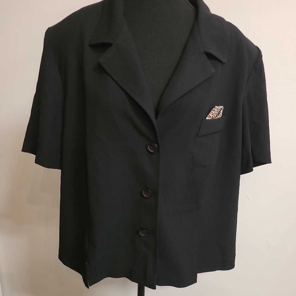 BLACK SHORT SLEEVE BUTTON FRONT TOP