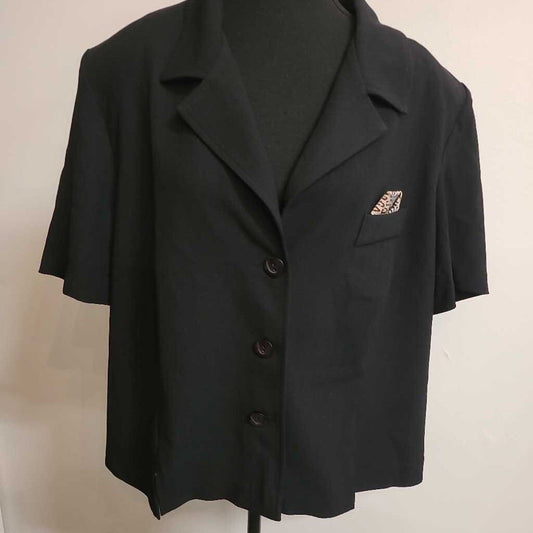 BLACK SHORT SLEEVE BUTTON FRONT TOP