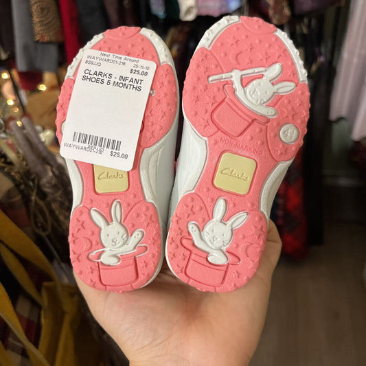 CLARKS - INFANT SHOES
