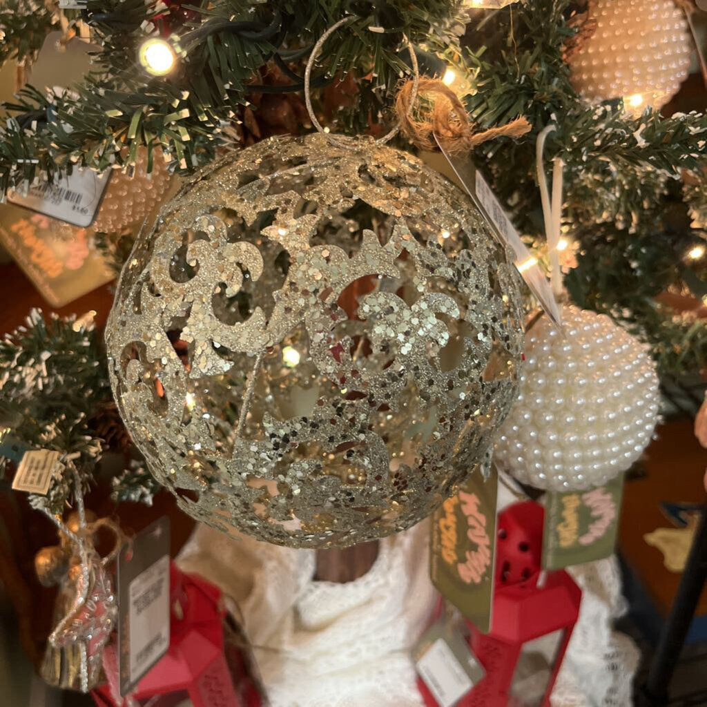 MEDIUM SIZED SPARKLE SILVER CUTOUT BULBS