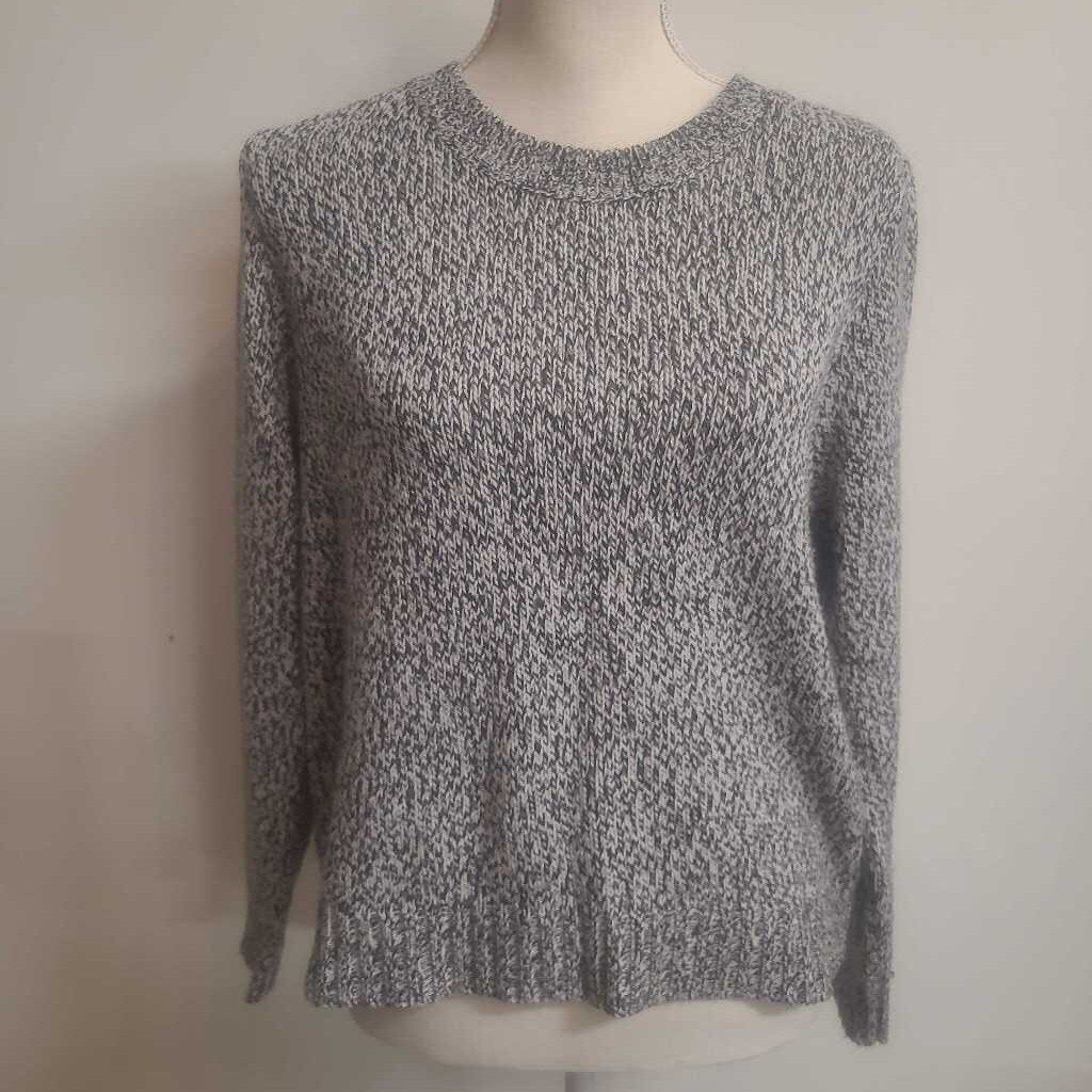 BLACK & WHITE SWEATER