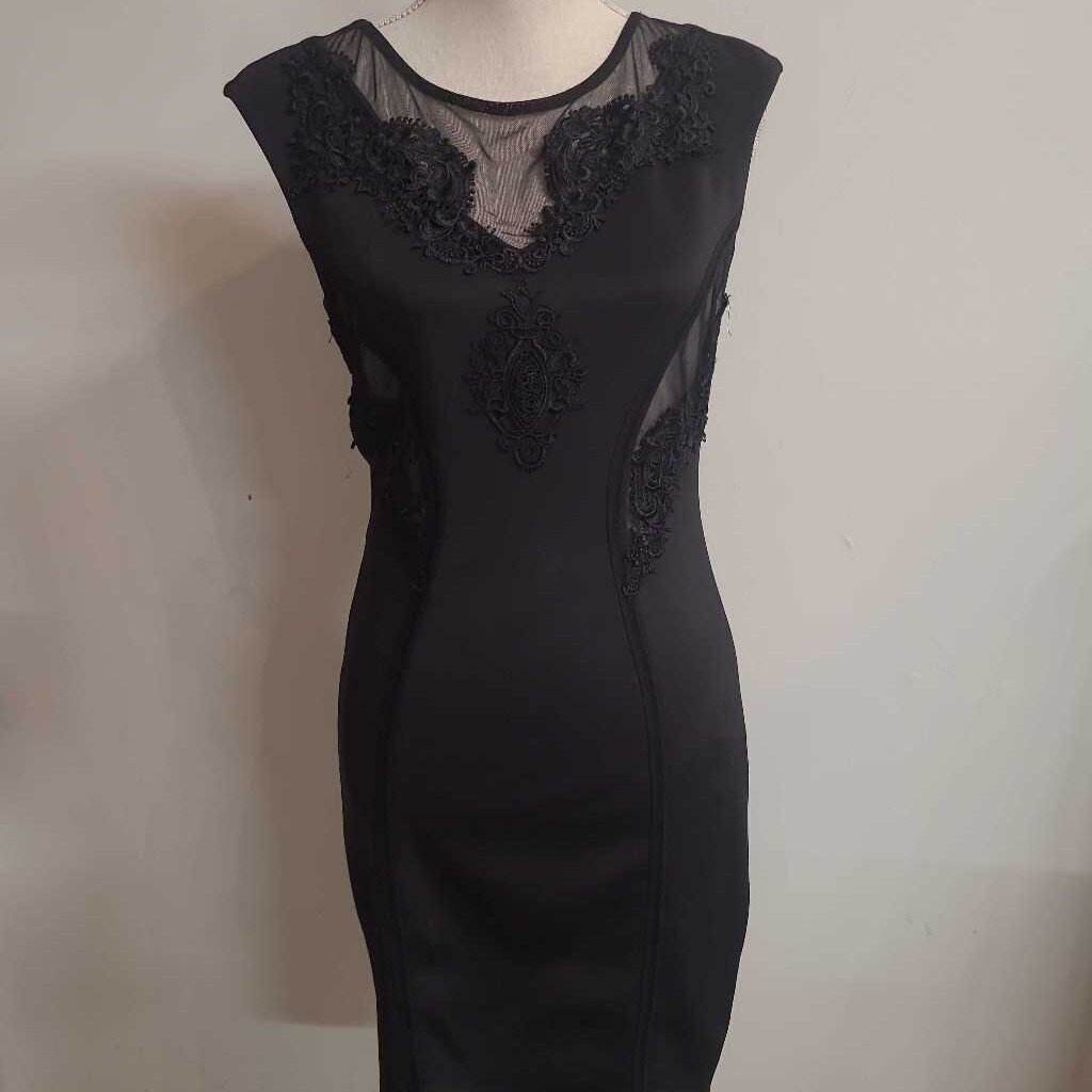 BLACK FITTED EVENING DRESS