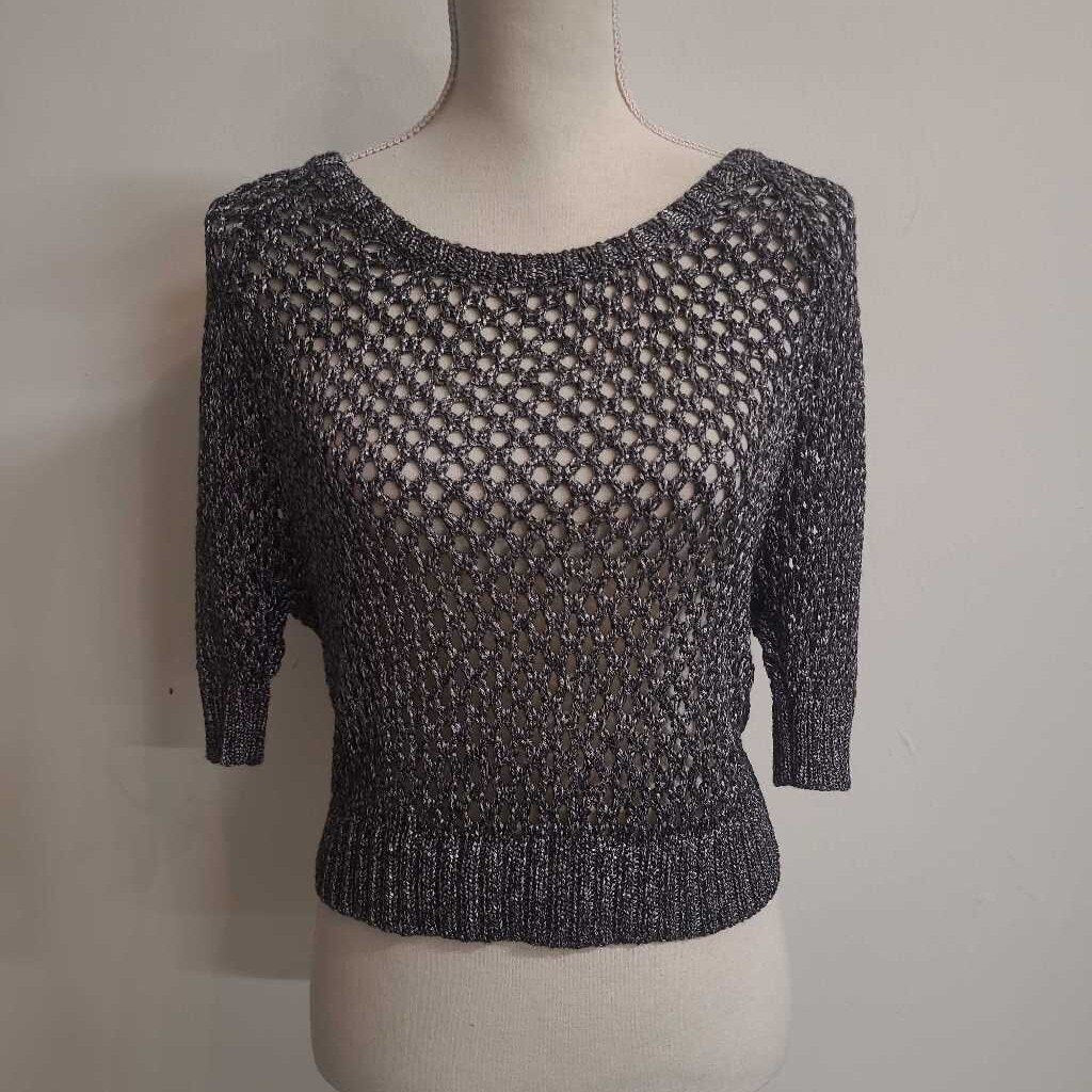 SILVER OPEN KNIT TOP