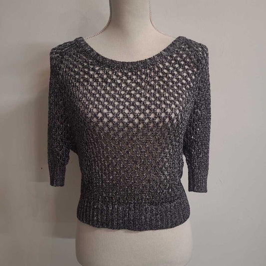 SILVER OPEN KNIT TOP