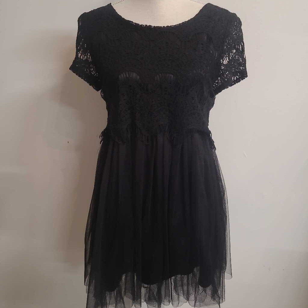 BLACK TULLE & LACE EVENING DRESS