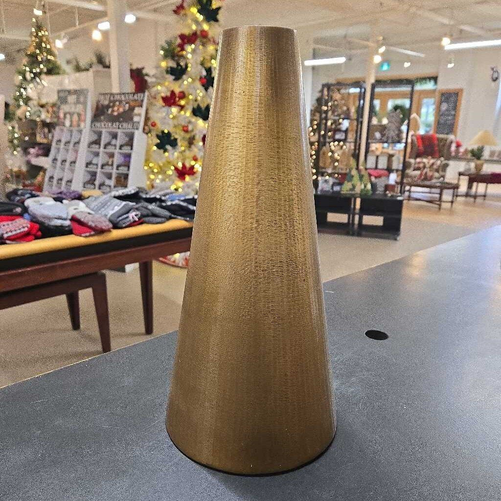 HAMMERED GOLD VASE