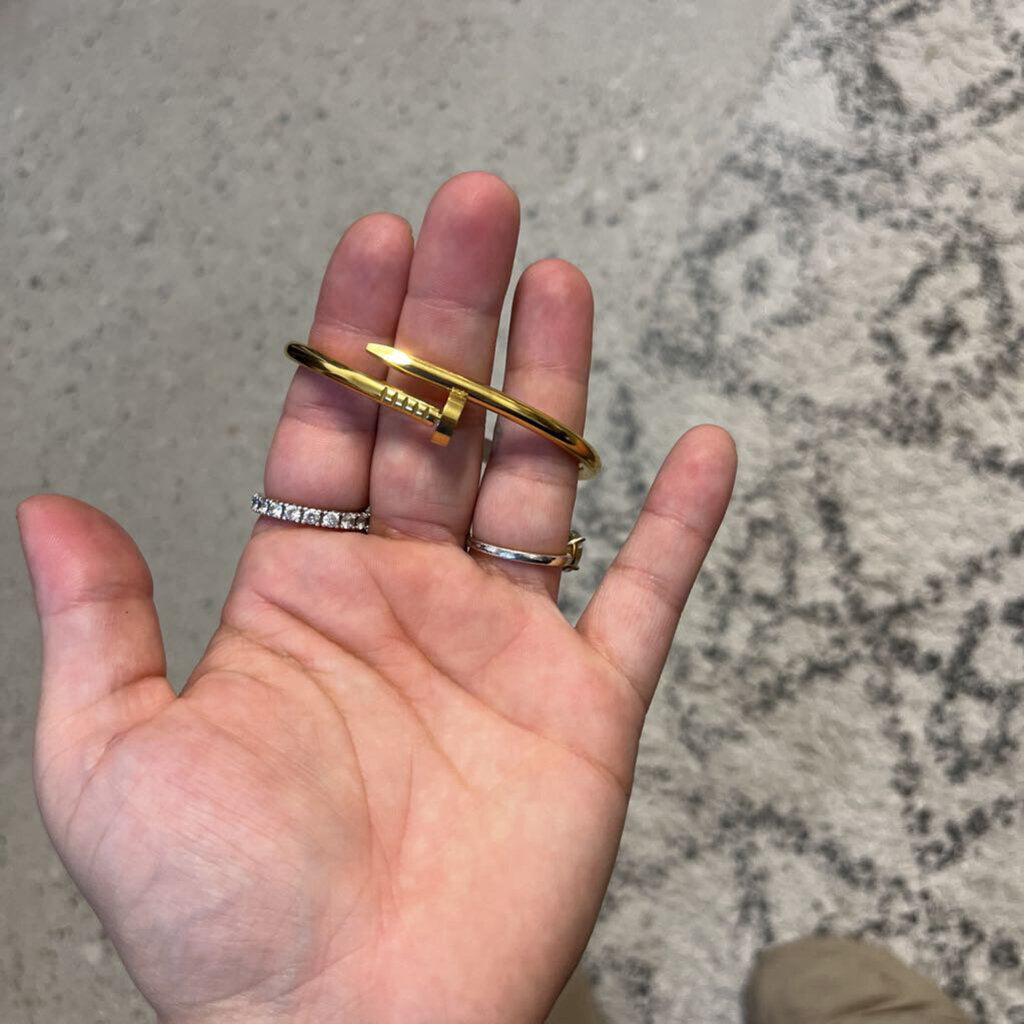 32 NAIL BANGLE