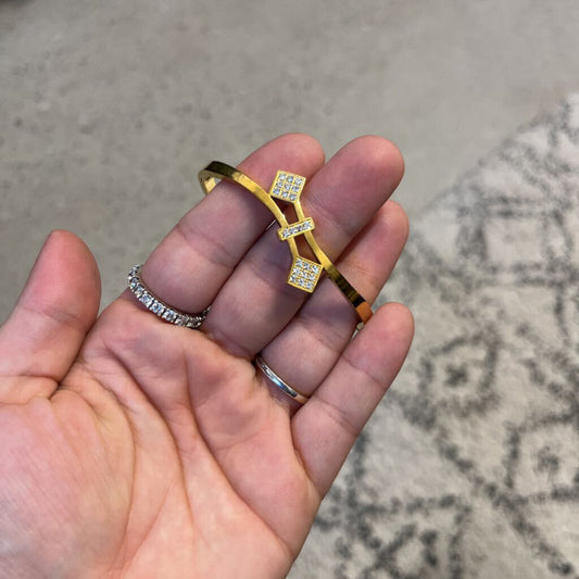 BONDING DIAMOND BANGLE