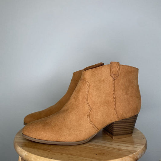*NWT* OLD NAVY - TAN WESTERN BOOTIES