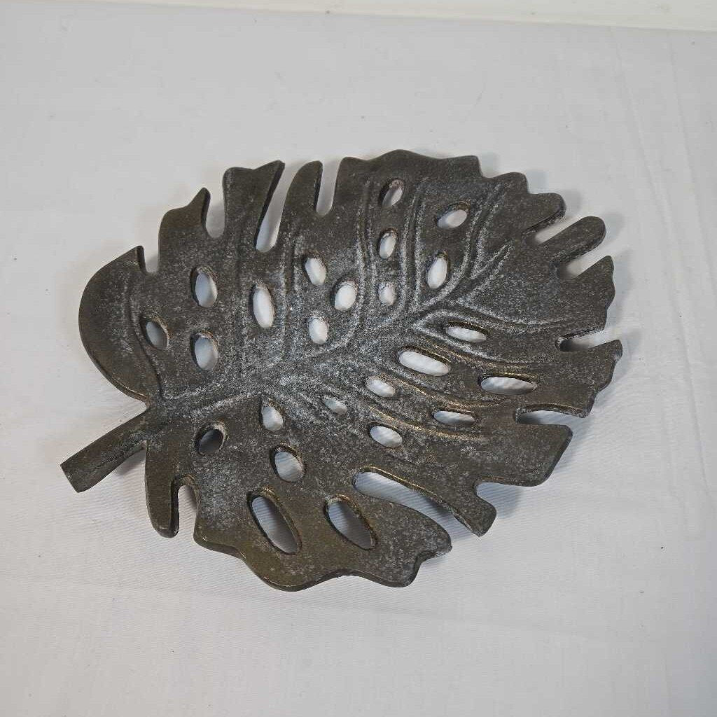 METAL MONSTERA TRAY