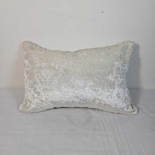 VELVET LUMBAR PILLOW
