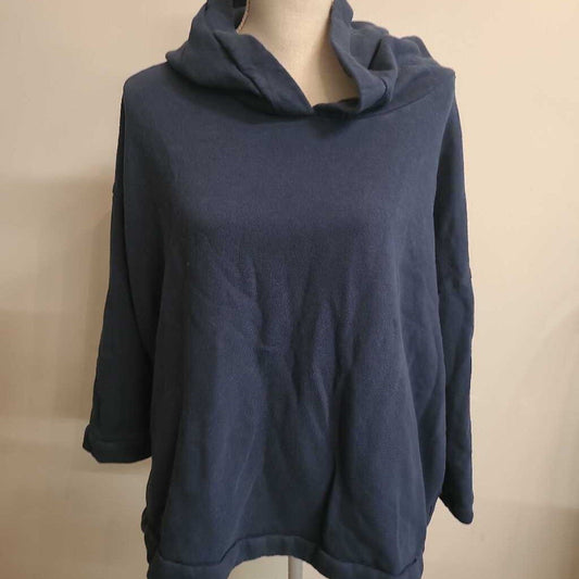 NAVY HOODED SWEATSHIRT