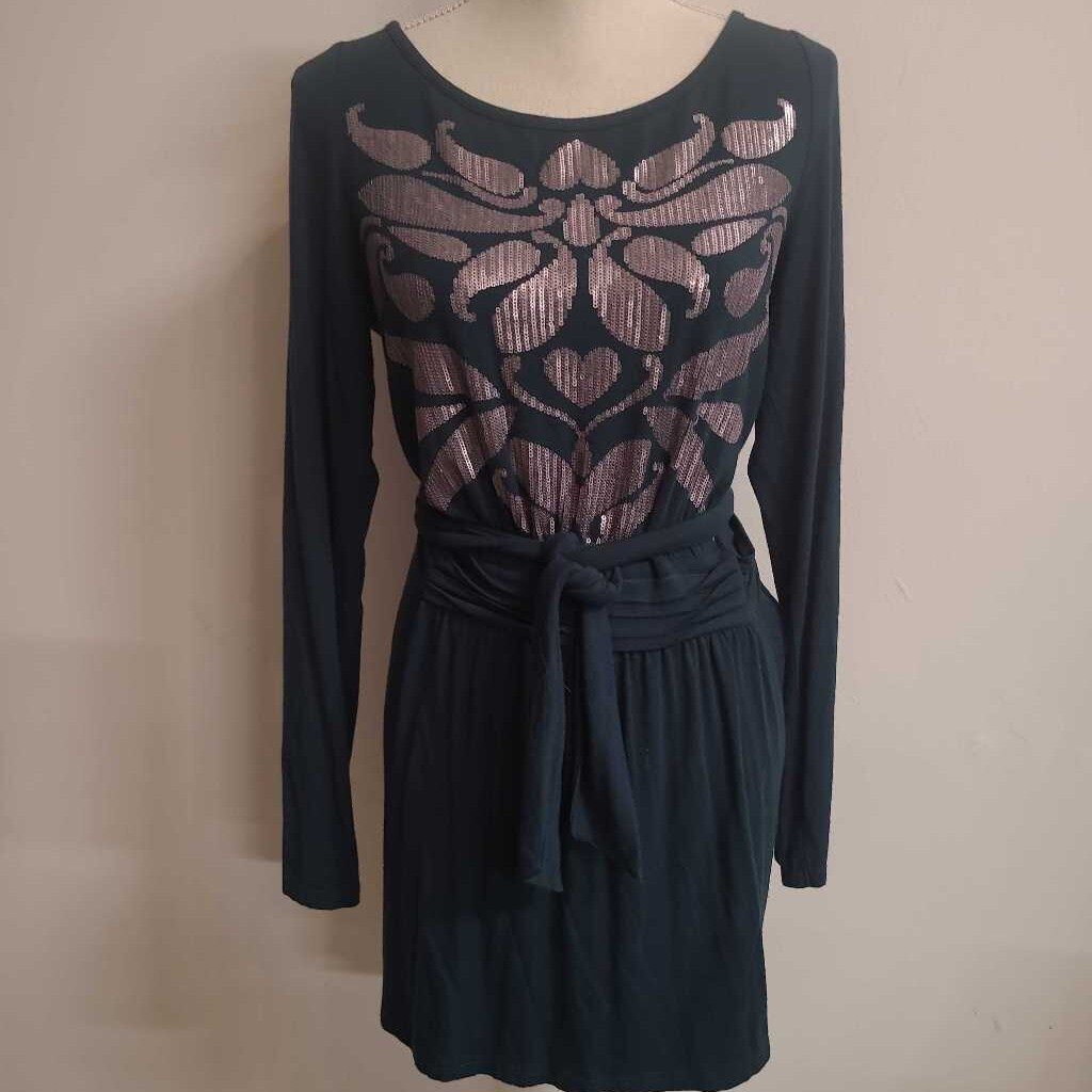 GREEN DRESS WITH SEQUINS