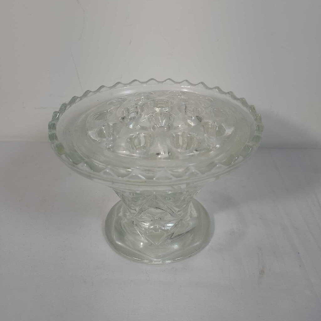 VTG ANCHOR HOCKING CLEAR CUT GLASS VASE W/FLOWER FROG INSERT