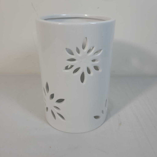 WHITE CERAMIC CANDLE HOLDR