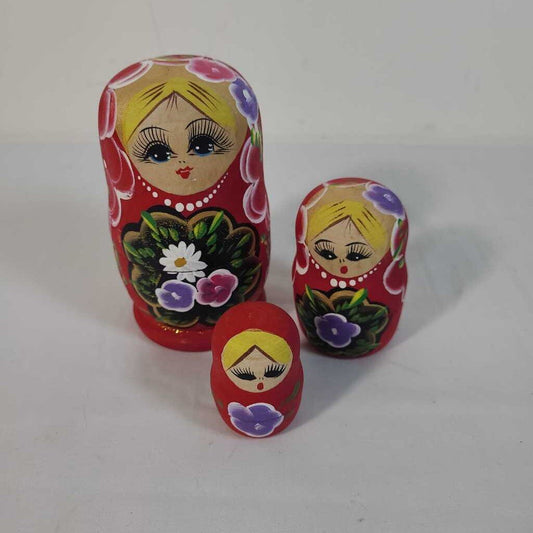 3 pc NESTING DOLLS
