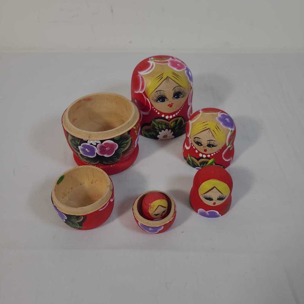 3 pc NESTING DOLLS