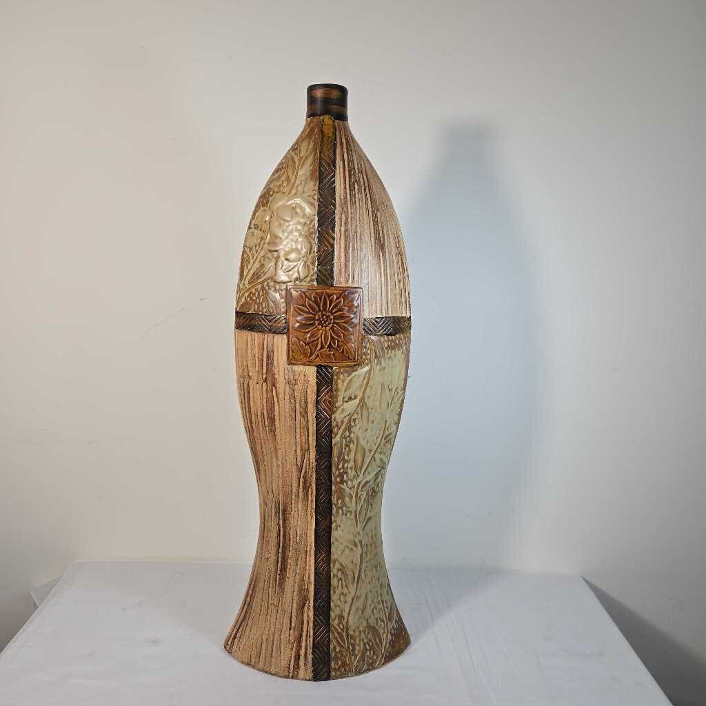 NEUTRAL TONE FLOOR VASE