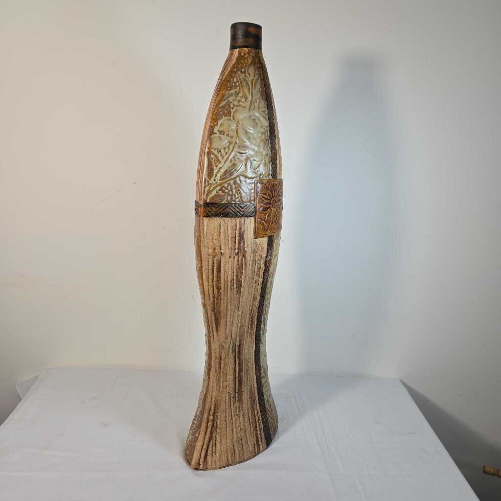 NEUTRAL TONE FLOOR VASE