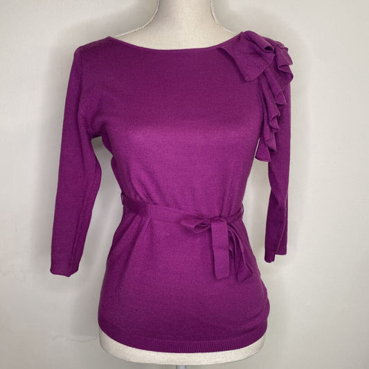 NEW YORK & COMPANY - MAGENTA RIBBED L/S KNIT CROPPED L/S TOP W/ RUFFLED SHOULDER
