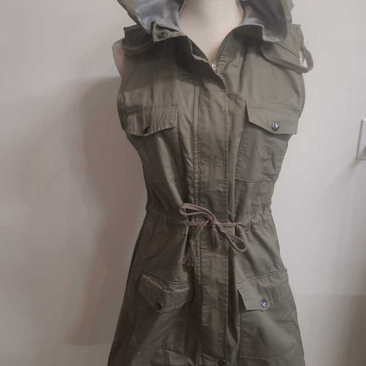 SUZY SHIER - GREEN CARGO VEST W/ HOOD