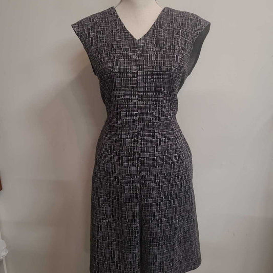 LORD+TAYLOR - B/W SLEEVELESS V-NECK MIDI DRESS W/ POCKETS