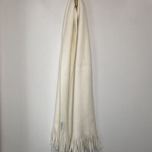 STEVE MADDEN - WHITE KNIT WINTER SCARF W/ TASSELS