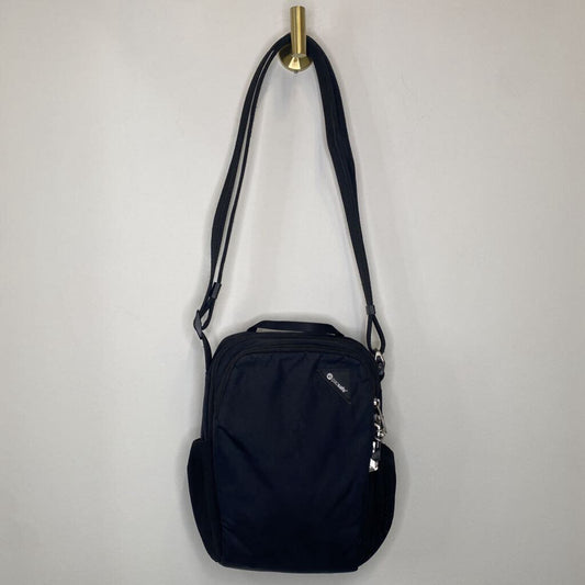 PACSAFE - BLACK CROSSBODY LOCKING PURSE