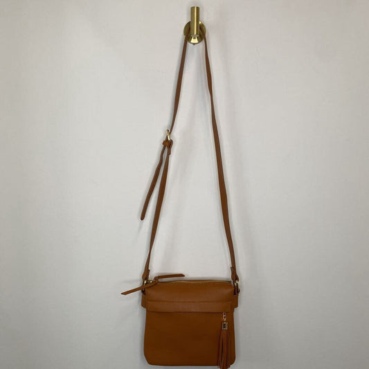 BROWN VEGAN LEATHER PURSE W/ TASSEL ZIPPER