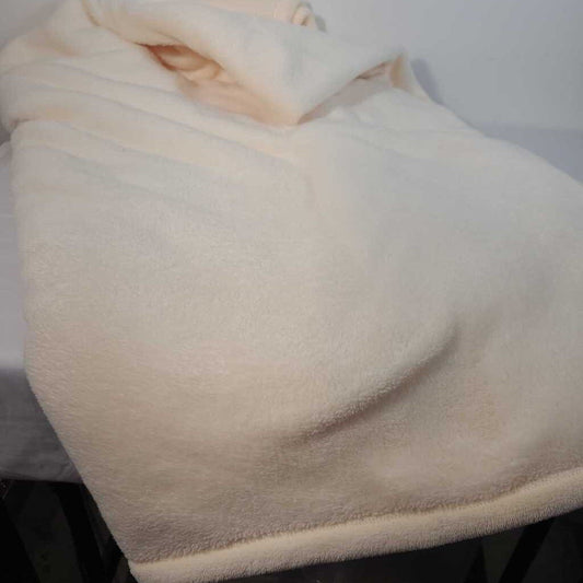 CREAM PLUSH THROW