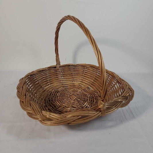 SQ RATTAN BASKET W/ HANDLE