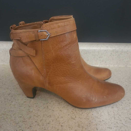 "MADDOX" LEATHER ANKLE BOOTS