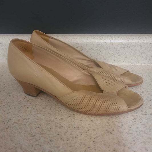 VINTAGE TAN WEDGE