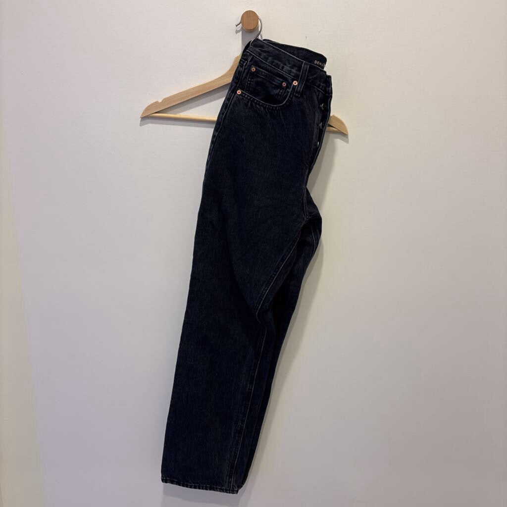 STRAIGHT LEG JEAN