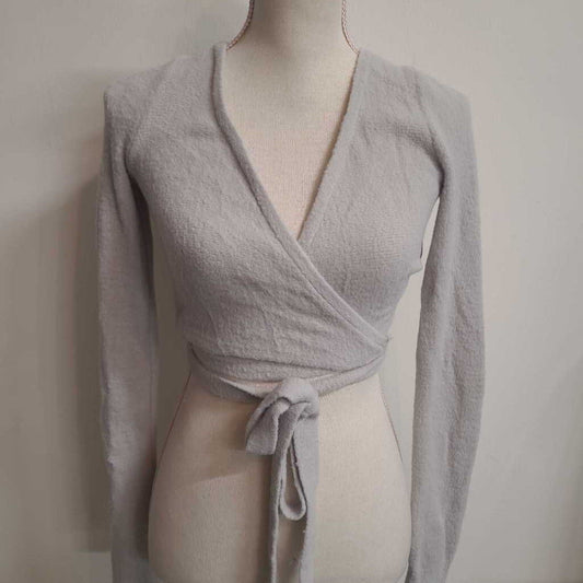 GREY CROPPED SWEATER WITH TIES